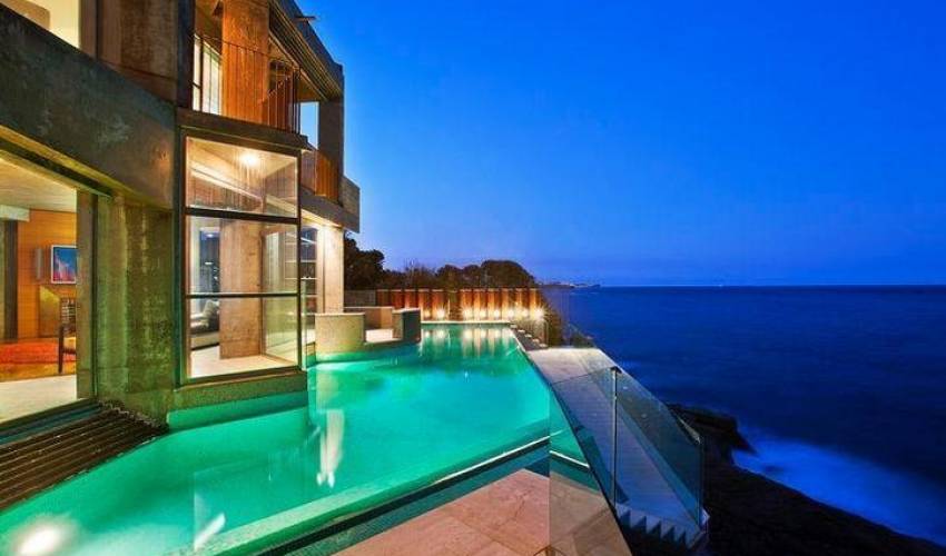 Luxurious 5 Bedroom Absolute Beachfront Villa in Coogee, Sydney