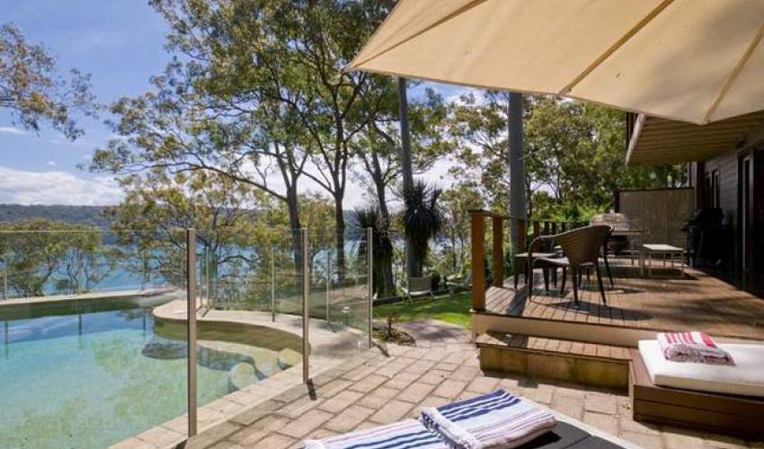 4 Bedroom Holiday Villa With Pool In Clareville Sydney - 