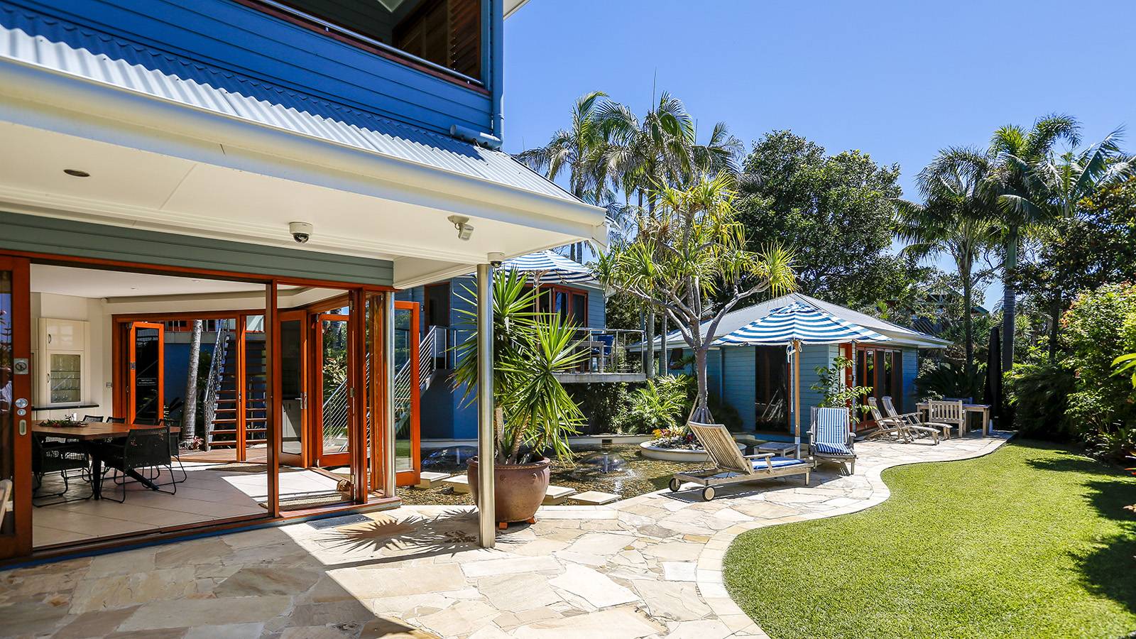 4 Bedroom Luxury Oceanfront Holiday Home  in Byron  Bay  