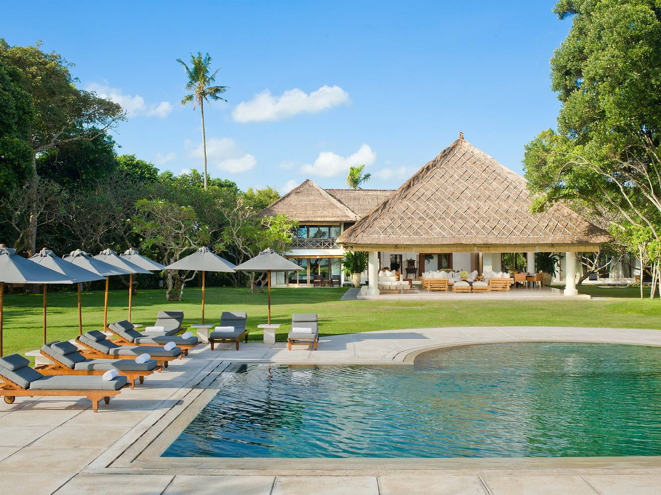 Villa 300 | 5-bedroom Absolute Beachfront Villa in Batubelig, Bali
