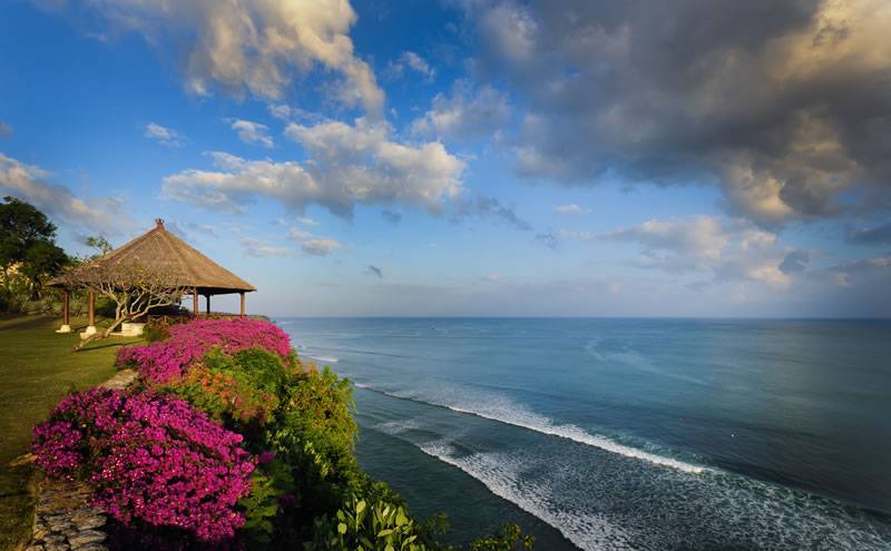 5 Bedroom on the cliff, overlooking the ocean