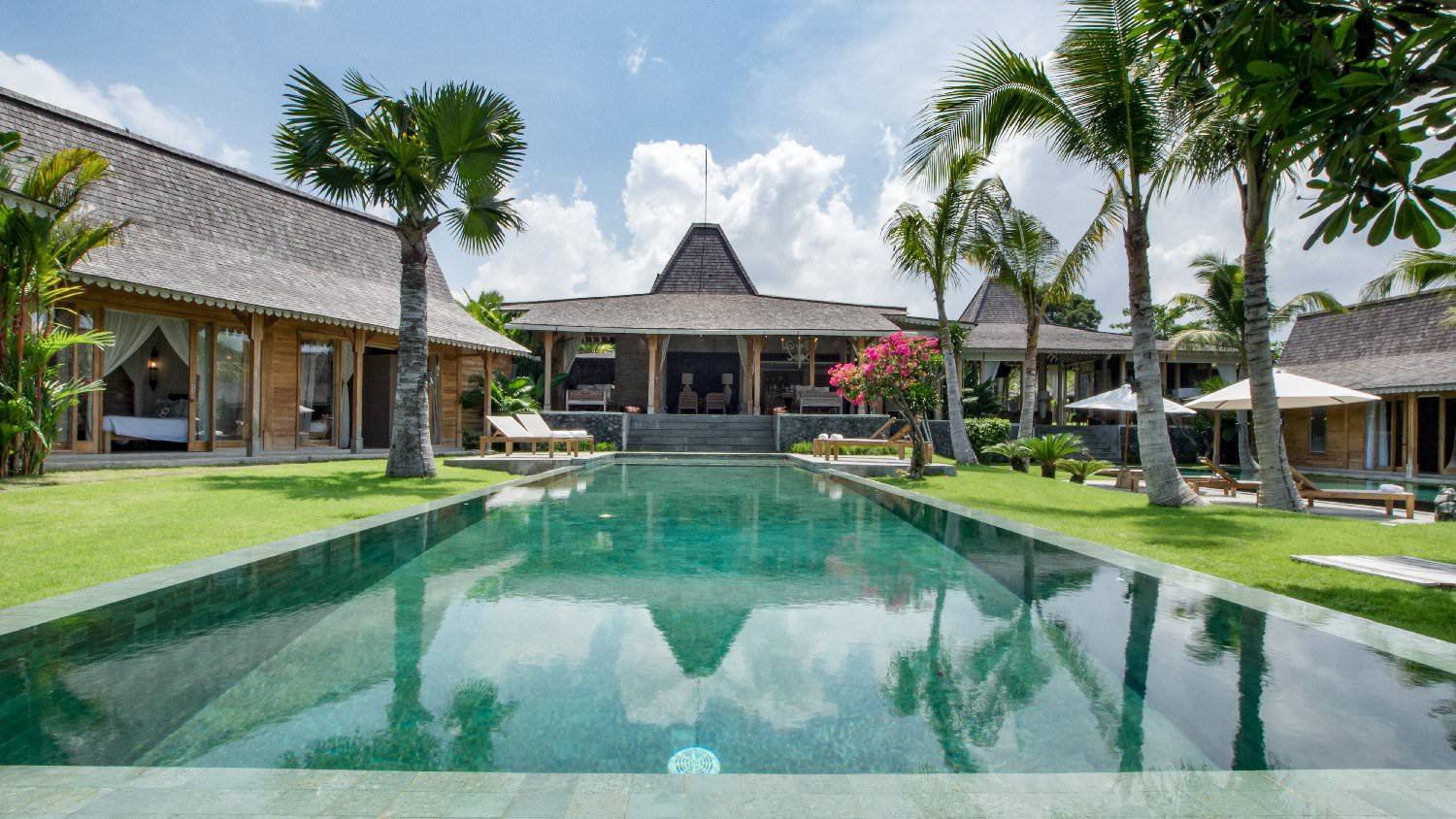 Villa 323
