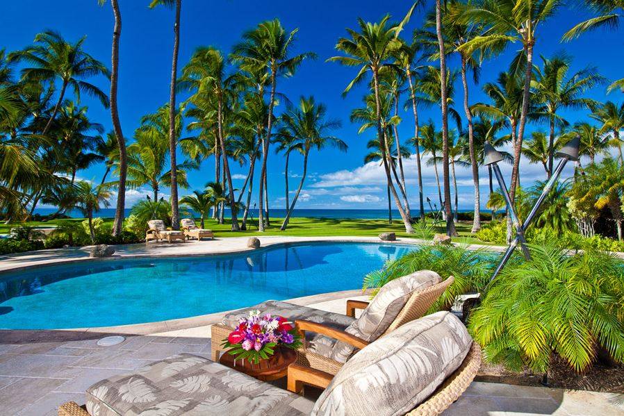 4 Bedroom Luxury Beachfront Villa with Pool in Maui, Hawaii